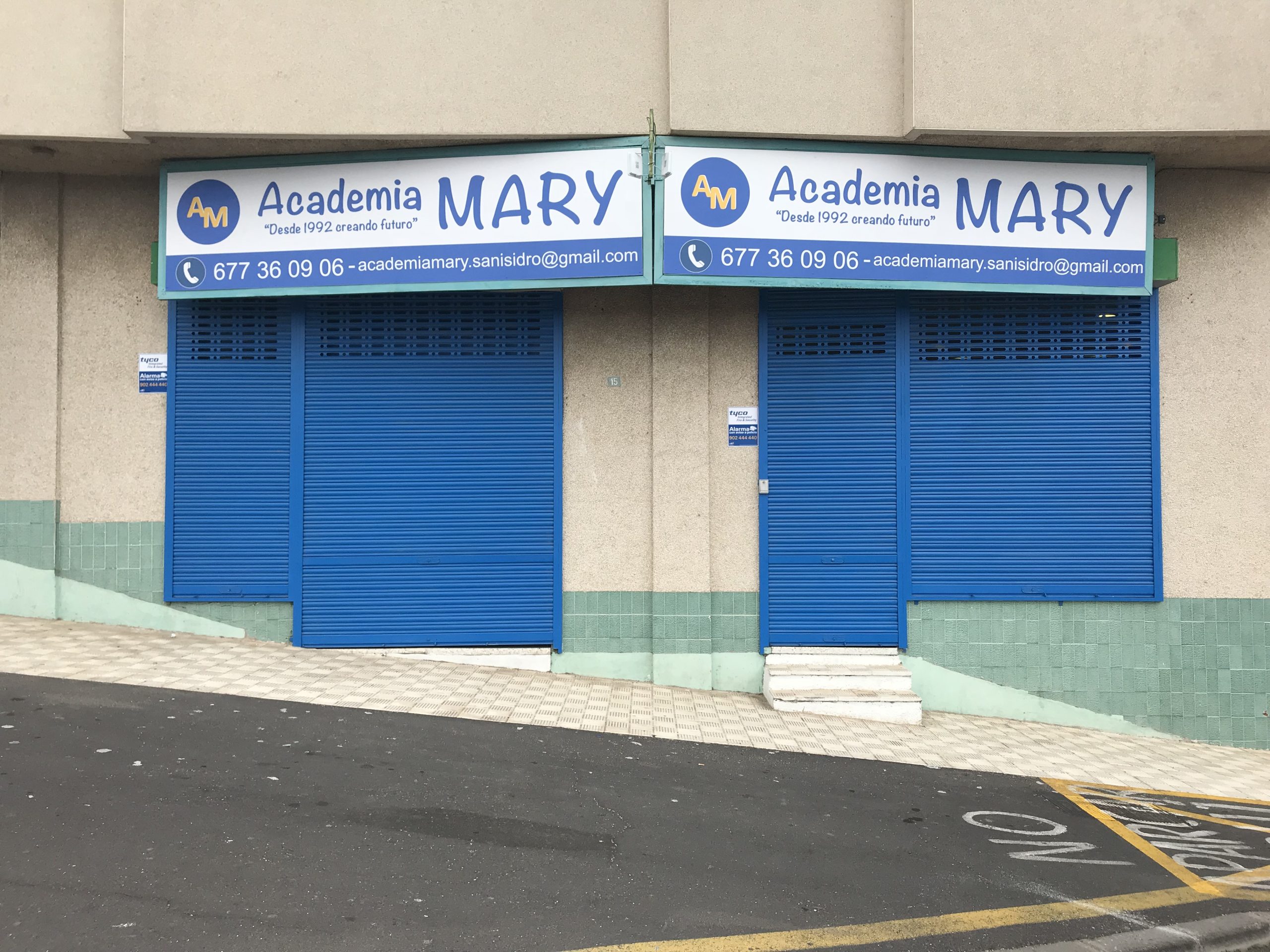 Entrada de Academia Mary en San Isidro, Tenerife Sur